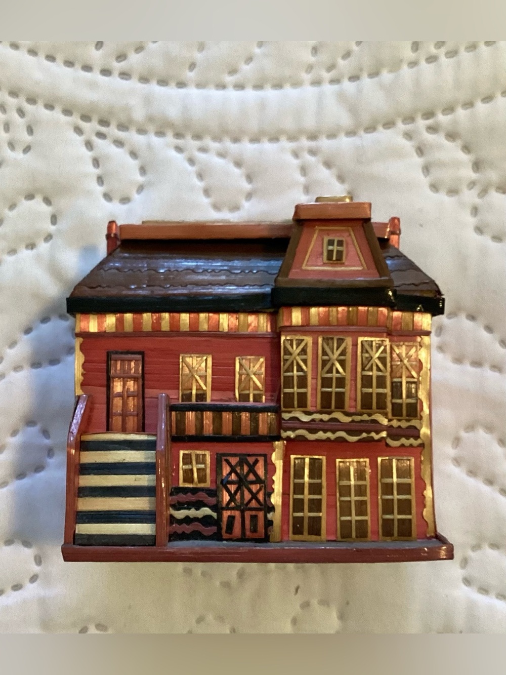 Miniature Wheat Straw Victorian House Balsa Wood Handmade Trinket Box with Lid